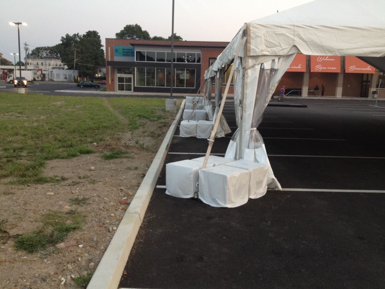 KwikBlock CoversKwikCovers plastic with elastic, fitted table covers